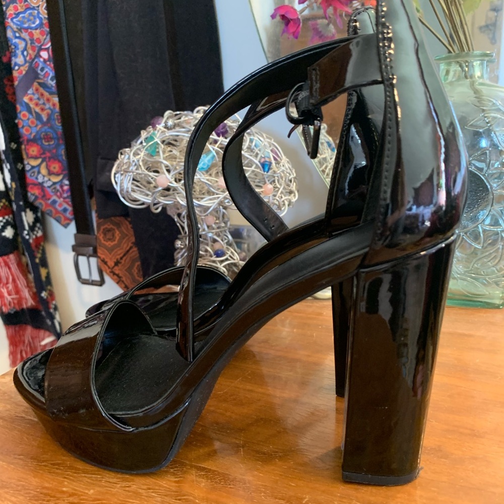 Shiny Black Simply Vera Wang Pumps, Platform Heels Size 10